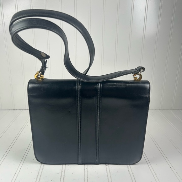 Gucci Black Leather Shoulder Bag with Gold Accent - Picture 3 of 14